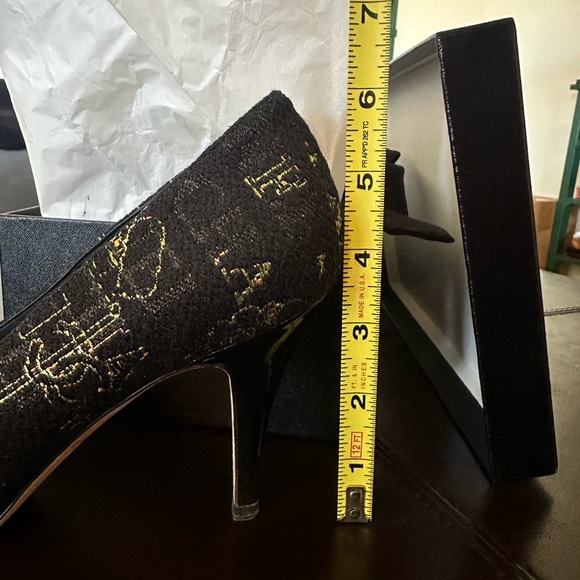 Interlocking CC Logo Tweed Pumps - Picture 6 of 9